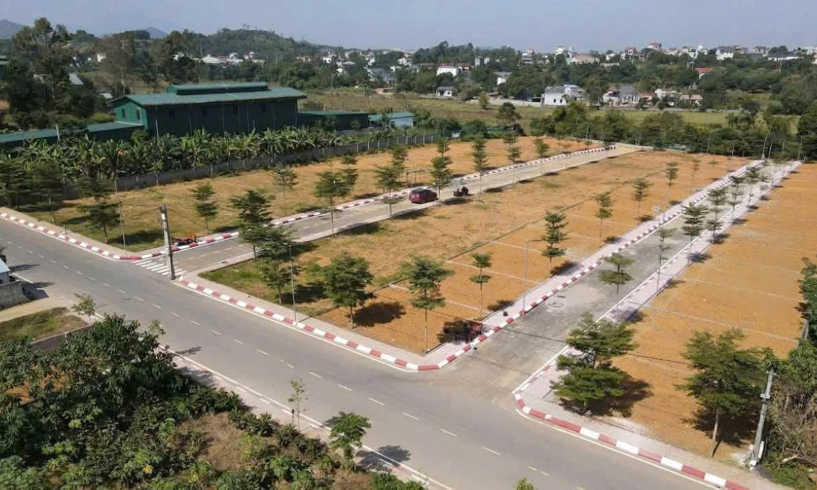 Ồ ạt phân lô bán nền, 'thổi giá' đất vùng ven Hà Nội 'ăn theo' thông tin quy hoạch - Ảnh 4