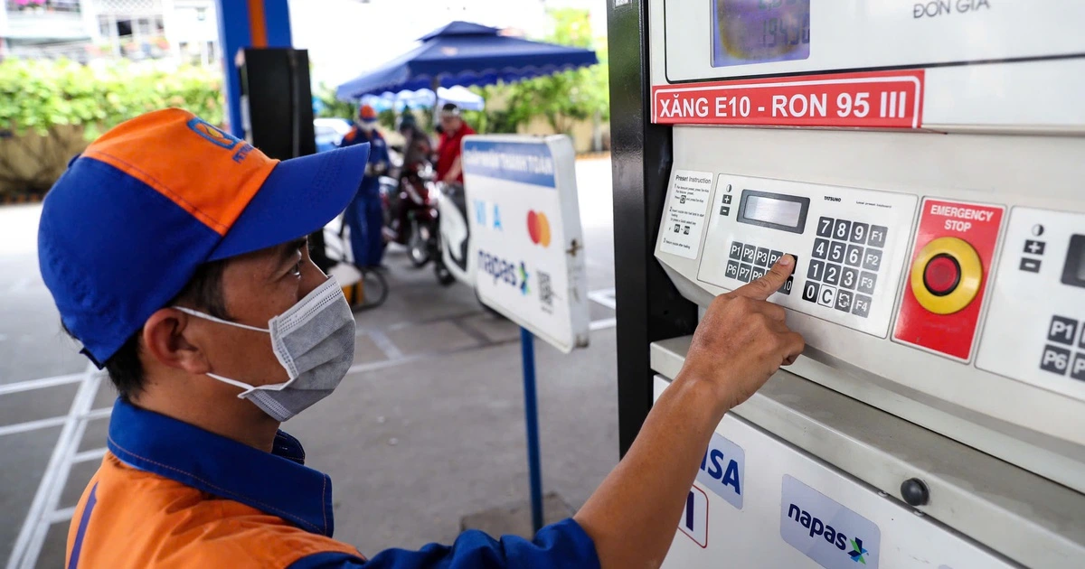 Giá xăng giảm về mức thấp nhất gần 5 năm