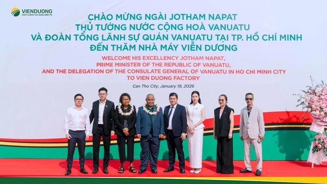 Thủ tướng Cộng hòa Vanuatu Jotham Napat tham quan nhà máy gạo xuất khẩu Viễn Dương - Ảnh 1