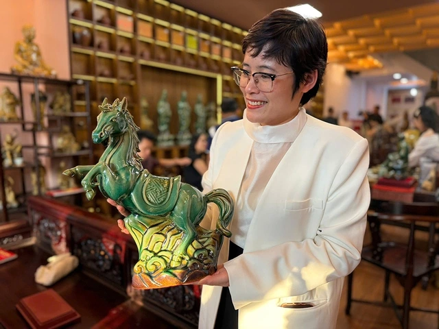 Sôi động thị trường linh vật ngựa cho Tết Bính Ngọ - Ảnh 1