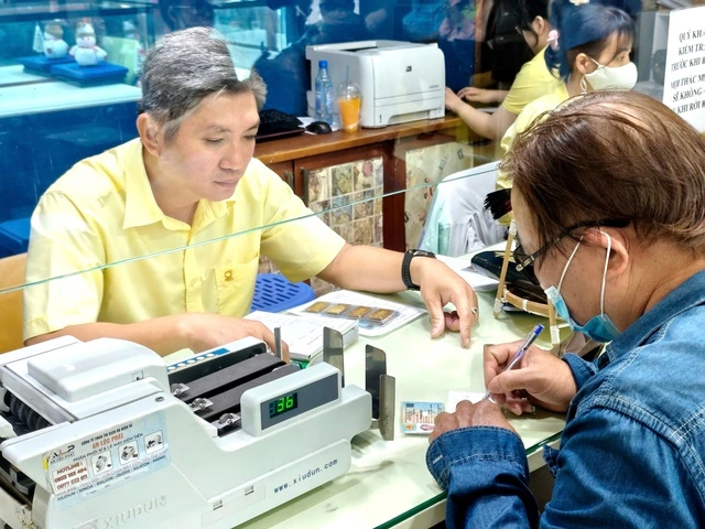 Công ty SJC bán vàng vào sáng thứ bảy - Ảnh 1