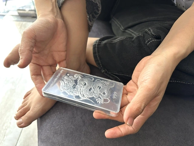 Giá vàng, bạc giảm không phanh - Ảnh 2