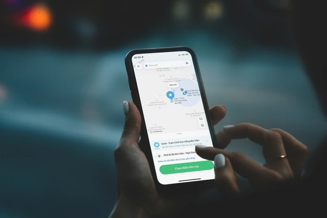 Người dân TP.HCM sắp có dịch vụ đưa thú cưng đi GrabCar, giá cước ra sao? - Ảnh 1