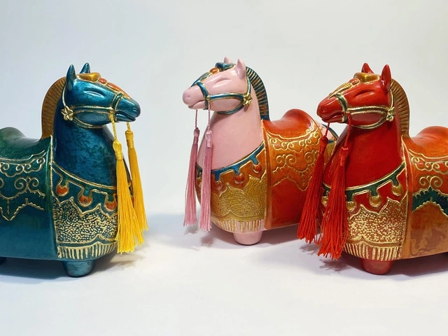 Sôi động thị trường linh vật ngựa cho Tết Bính Ngọ - Ảnh 3