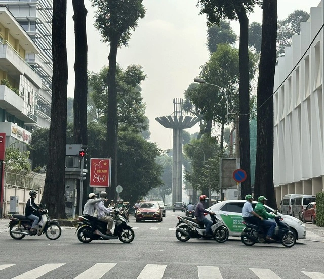 Ngày mai, nhiệt độ TP.HCM có thể giảm còn 19 độ C - Ảnh 1