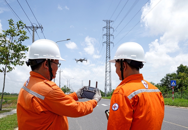 10 dấu ấn nổi bật của EVNSPC trong năm 2025 - Ảnh 8