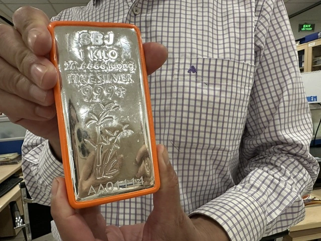 Người mua bạc xếp hàng chờ, có nơi đăng ký 6 tháng sau mới nhận hàng - Ảnh 2