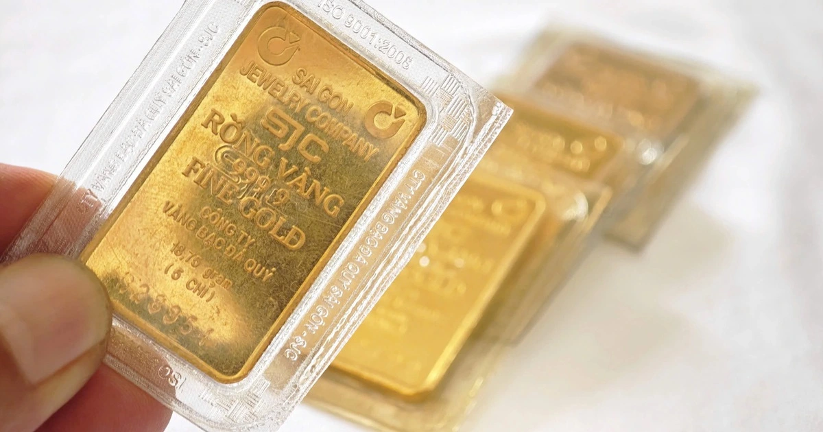 'Thót tim' với vàng