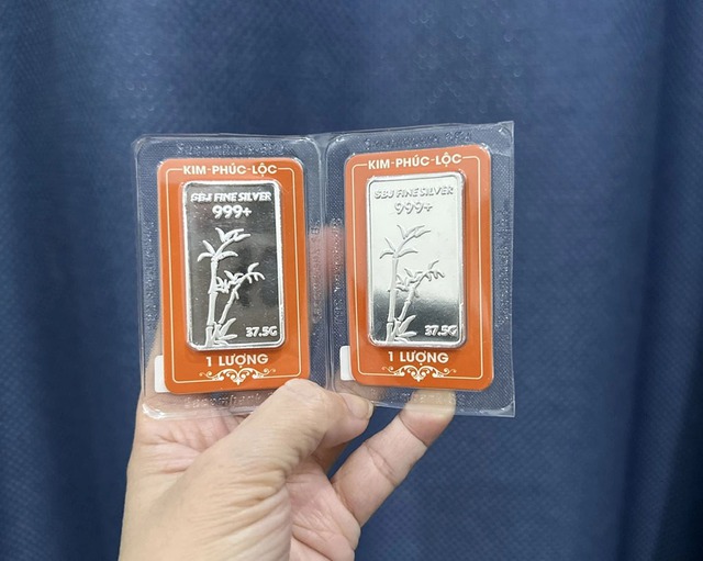 Rủi ro kép khi 'lướt sóng' bạc - Ảnh 1