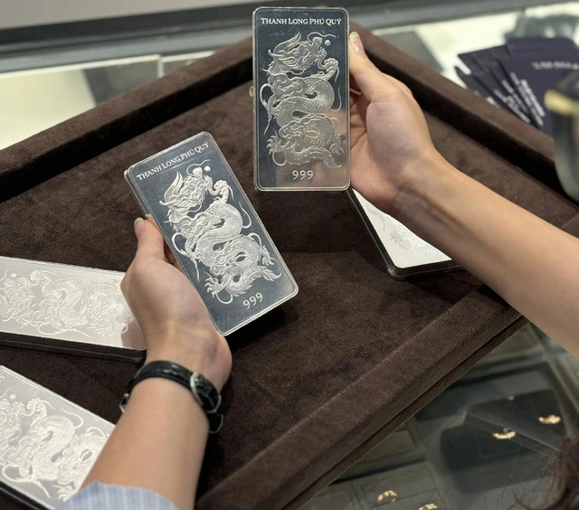 Mua 1 kg bạc, sau 1 tuần lãi gần 7 triệu đồng - Ảnh 2