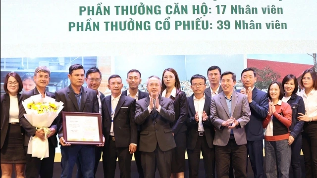 Bầu Đức tặng căn hộ tiền tỉ cho 160 người lao động - Ảnh 2