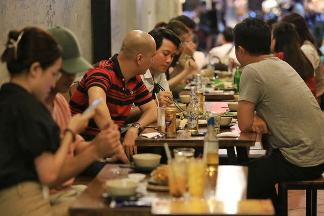 Cục Thuế nói về thời điểm xuất hóa đơn bán hàng online, kinh doanh nhà hàng - Ảnh 1