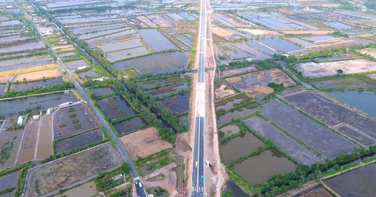 Cao tốc Cần Thơ Cà Mau thông xe, tài xế phấn khởi giảm áp lực