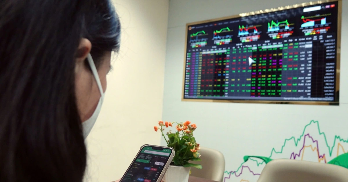 Cổ phiếu khoáng sản, dầu khí kéo nhau tím lịm đưa VN-Index lập kỷ lục mới