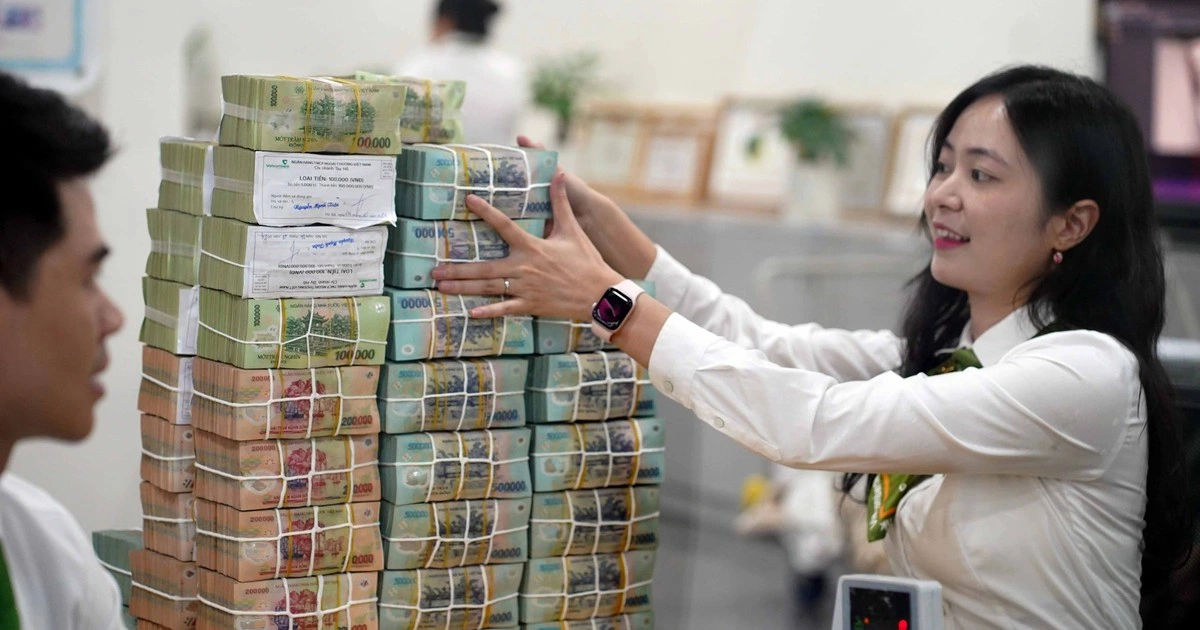 Ngân hàng tăng huy động, lãi suất ở mức cao