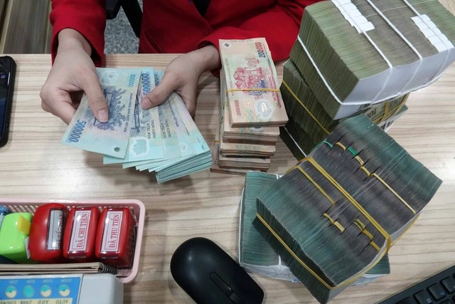 Nợ thuế có thể bị khấu trừ tiền lương, phong tỏa tài khoản - Ảnh 1