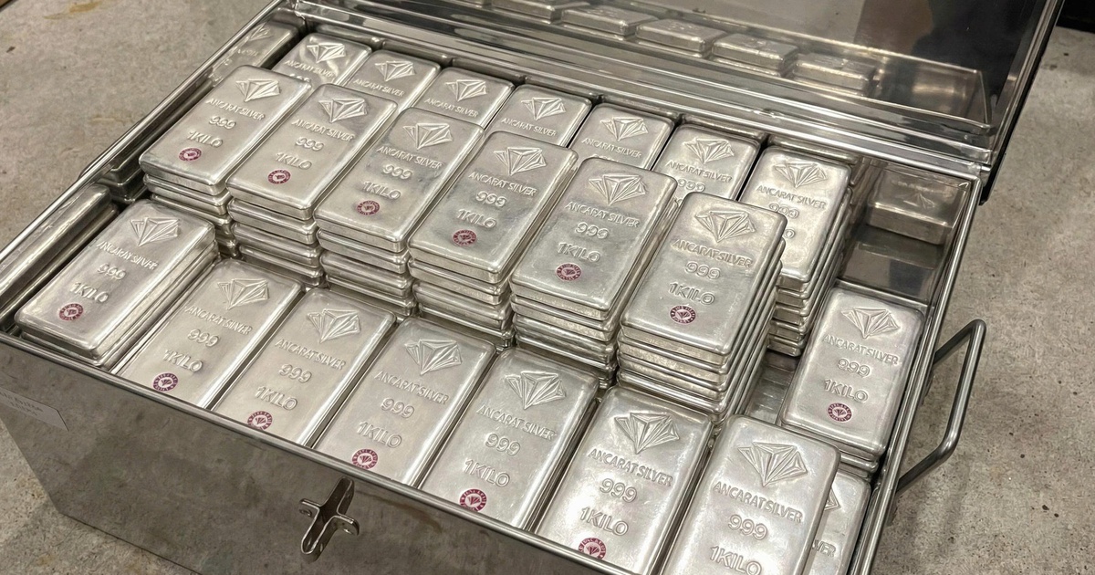 Mỗi kg bạc đắt thêm gần 10 triệu chỉ trong 3 ngày