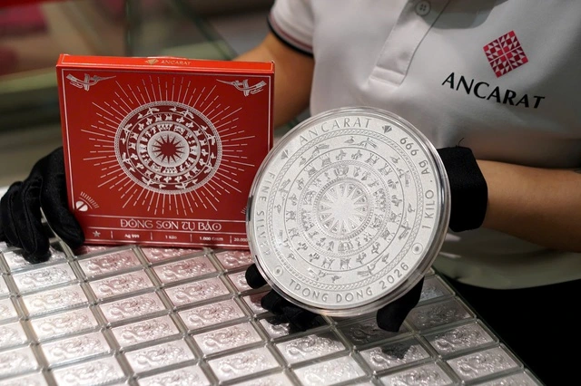 Chuyên gia khuyến cáo đầu tư vàng, bạc an toàn - Ảnh 2