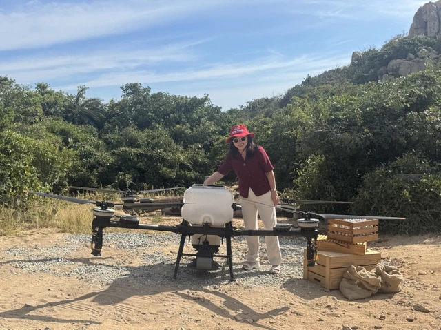 Cận cảnh máy bay không người lái thả hạt giống trồng rừng - Ảnh 5