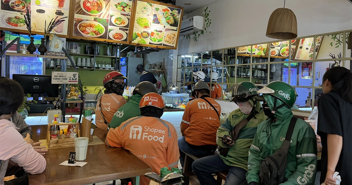 Thị trường giao đồ ăn nhanh tỉ USD: Tiện nhưng ai lợi?