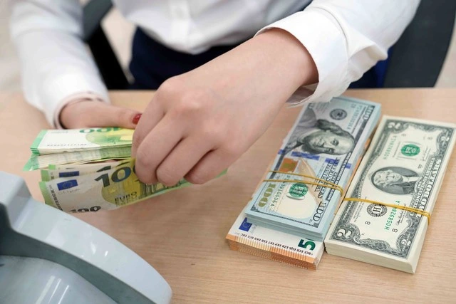 Giá USD hôm nay 12.1.2026: Đô tự do kéo dài đà giảm - Ảnh 1