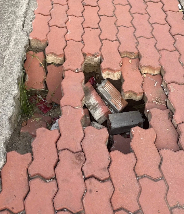 Người dân dọc đường Trần Xuân Soạn lo sụt lún nghiêm trọng giống bờ kè kênh Tàu Hủ - Ảnh 2