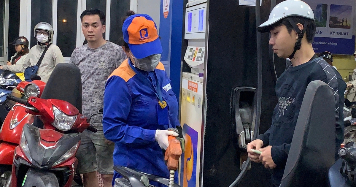 Giá xăng giảm, giá dầu tăng mạnh từ 15 giờ hôm nay