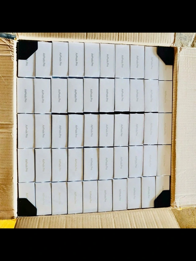 1.000 tai nghe không dây giả nhãn hiệu 'nhà táo' quá cảnh chờ xuất đi Campuchia - Ảnh 2