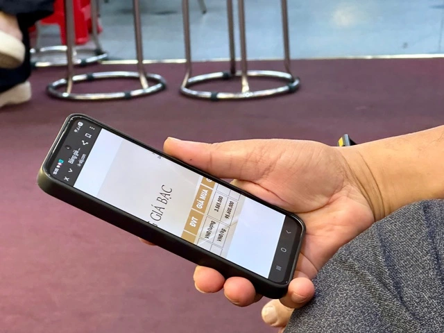 Người mua bạc xếp hàng chờ, có nơi đăng ký 6 tháng sau mới nhận hàng - Ảnh 4