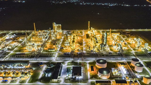 Đề xuất đầu tư dự án cảng, trạm và kho LNG Dung Quất gần 3.800 tỉ đồng - Ảnh 1