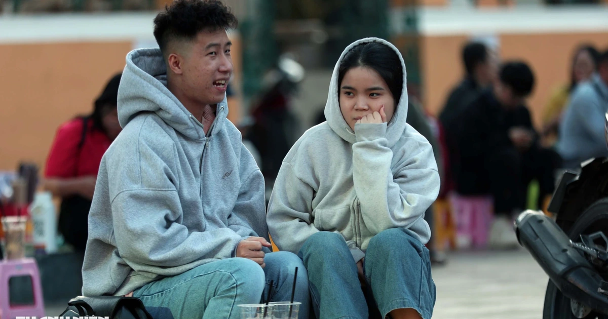 Người dân thích thú trong ngày TP.HCM lạnh như Đà Lạt