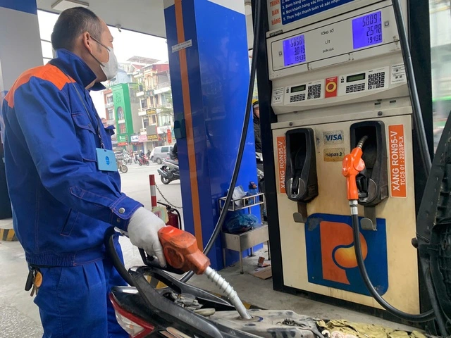 Giá xăng dầu đồng loạt tăng - Ảnh 1
