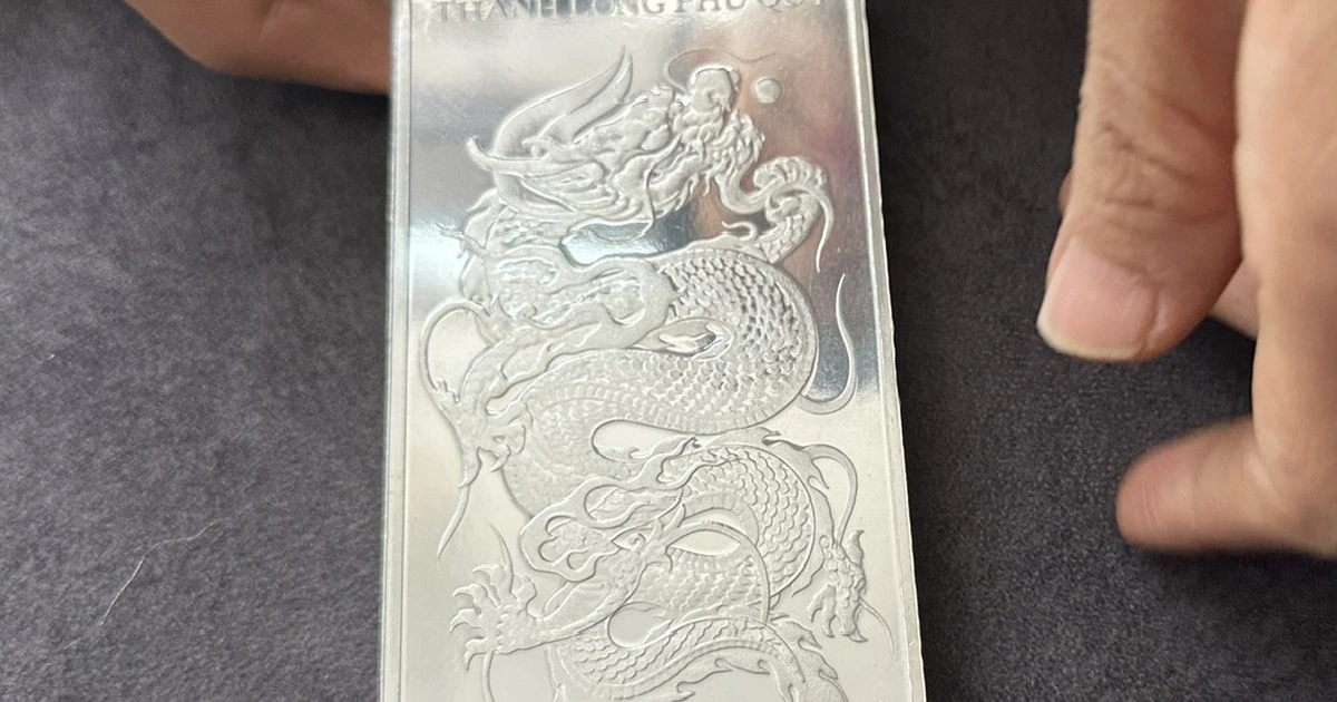 Giá bạc tăng cao kỷ lục, tiến sát 112 triệu đồng/kg