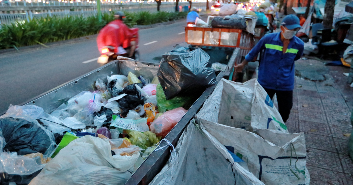 TP.HCM yêu cầu tiếp nhận, xử lý rác 24/24 trong cao điểm Tết Bính Ngọ