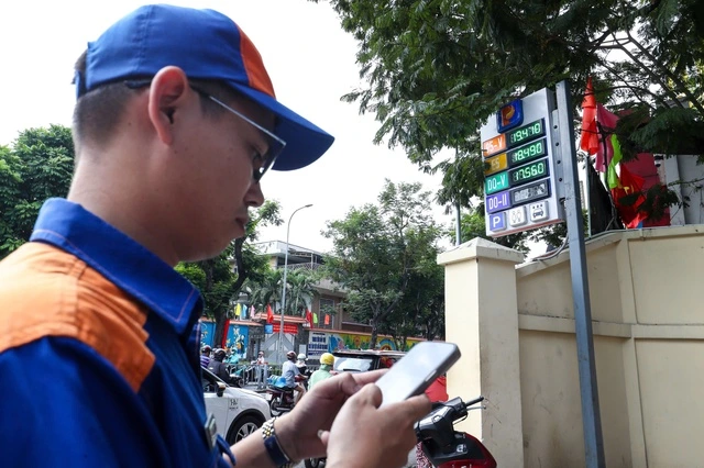 Doanh nghiệp bán lẻ xăng dầu sẽ được quyết định giá bán trong một số trường hợp - Ảnh 1