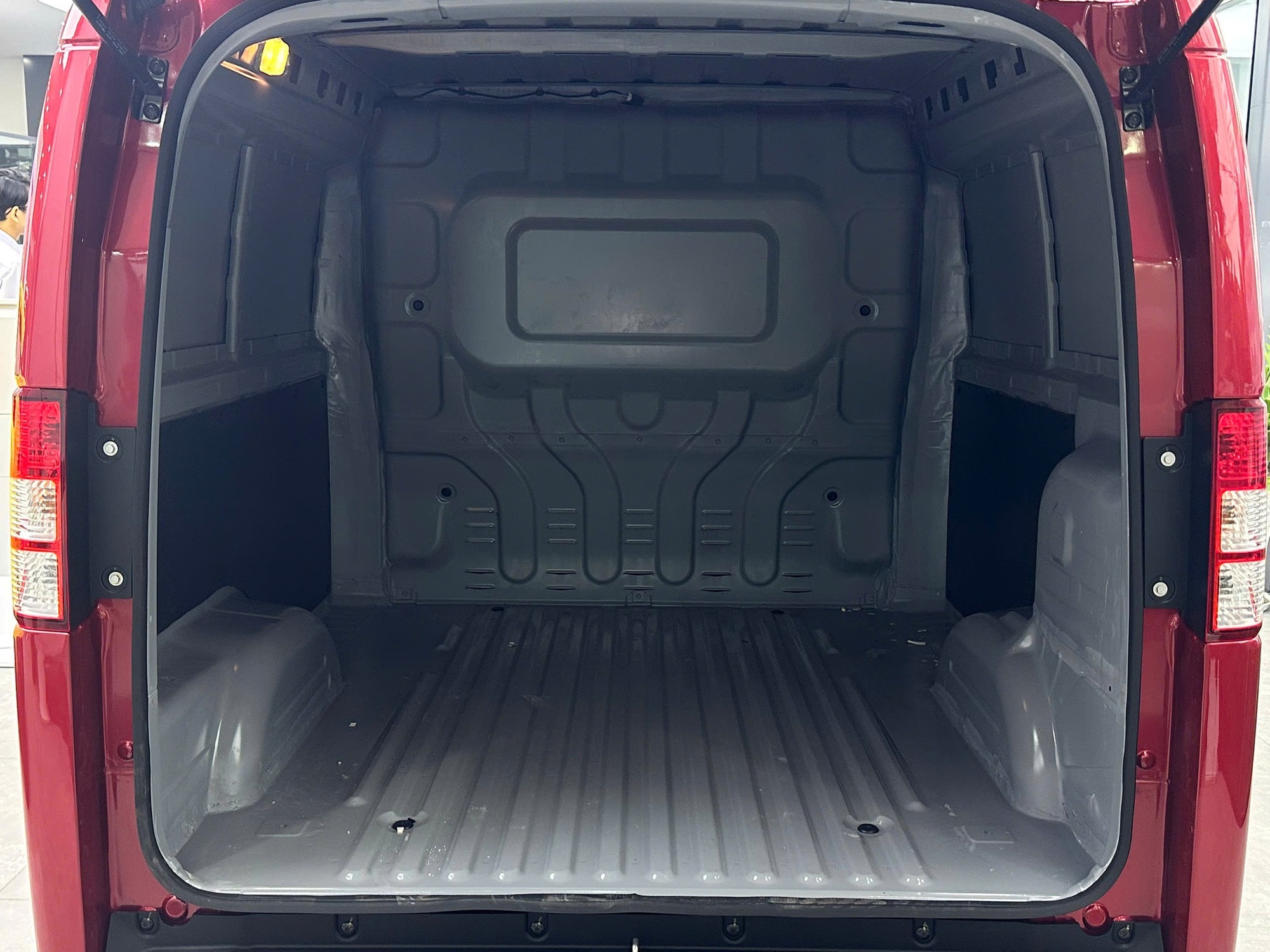 Lộ ảnh VinFast EC Van bản cửa lùa: Chưa rõ là xe thương mại hay AI, tăng sức cạnh tranh 'Su cóc' - Ảnh 6