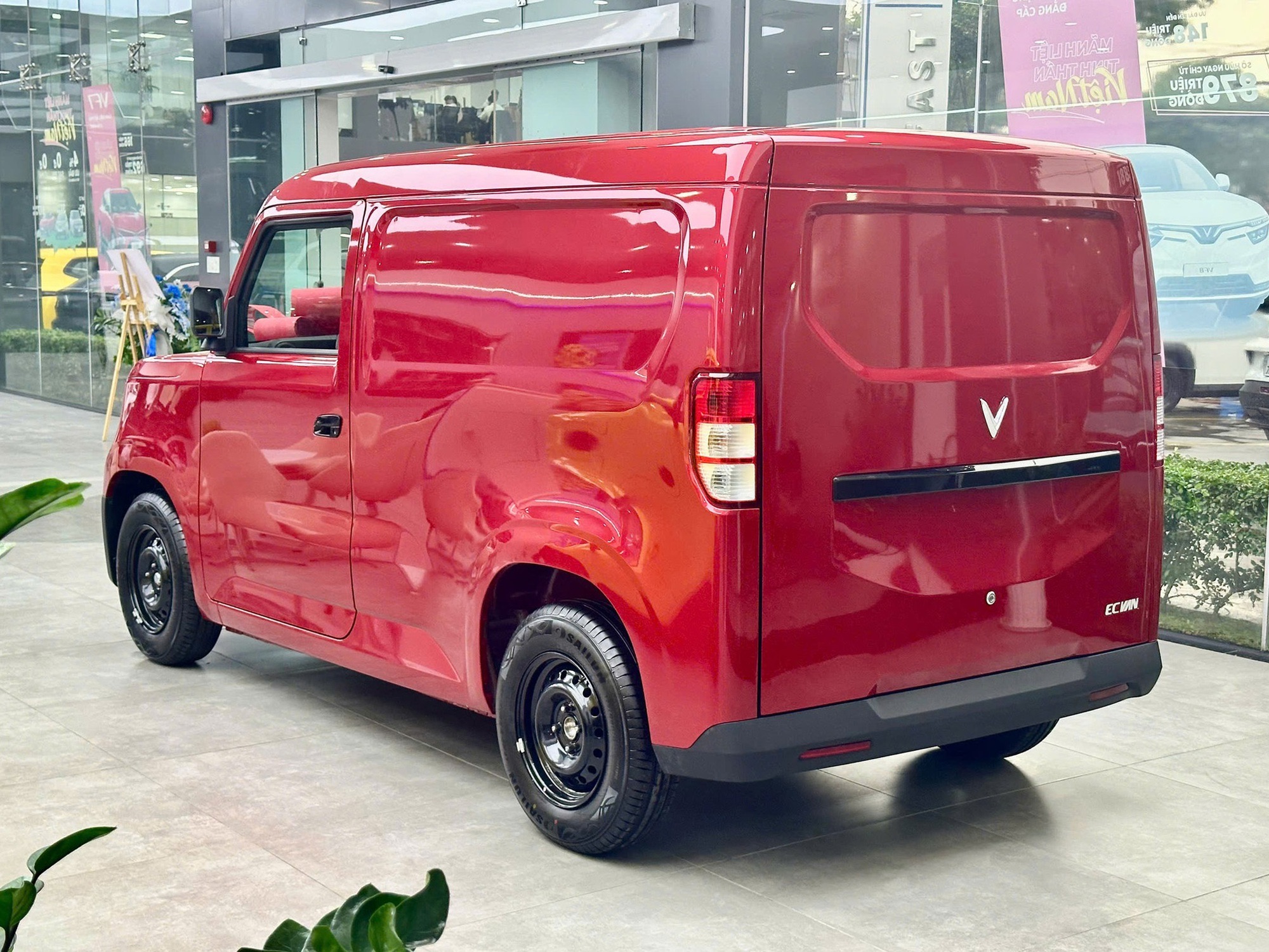 Lộ ảnh VinFast EC Van bản cửa lùa: Chưa rõ là xe thương mại hay AI, tăng sức cạnh tranh 'Su cóc' - Ảnh 5