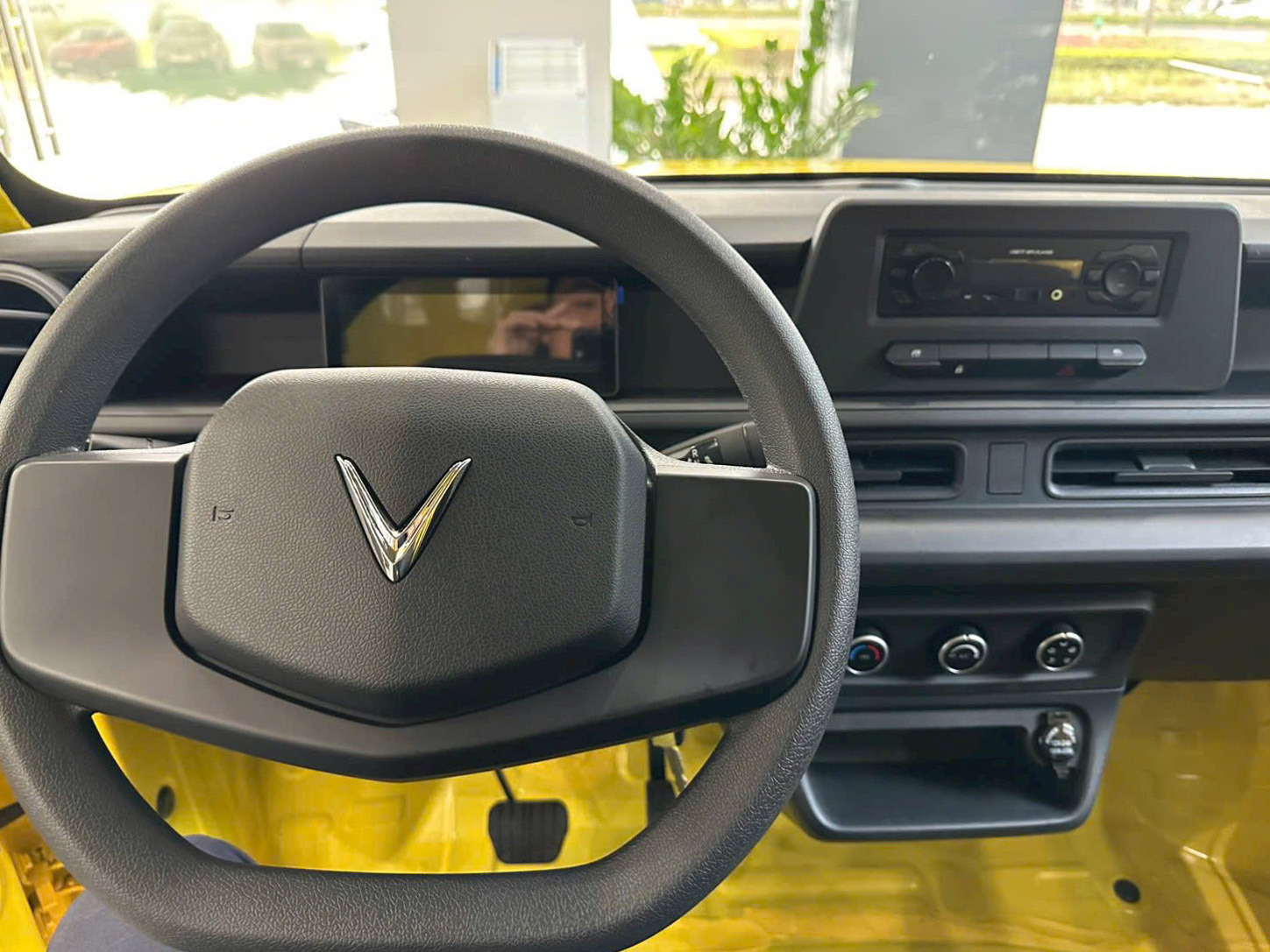 Lộ ảnh VinFast EC Van bản cửa lùa: Chưa rõ là xe thương mại hay AI, tăng sức cạnh tranh 'Su cóc' - Ảnh 8