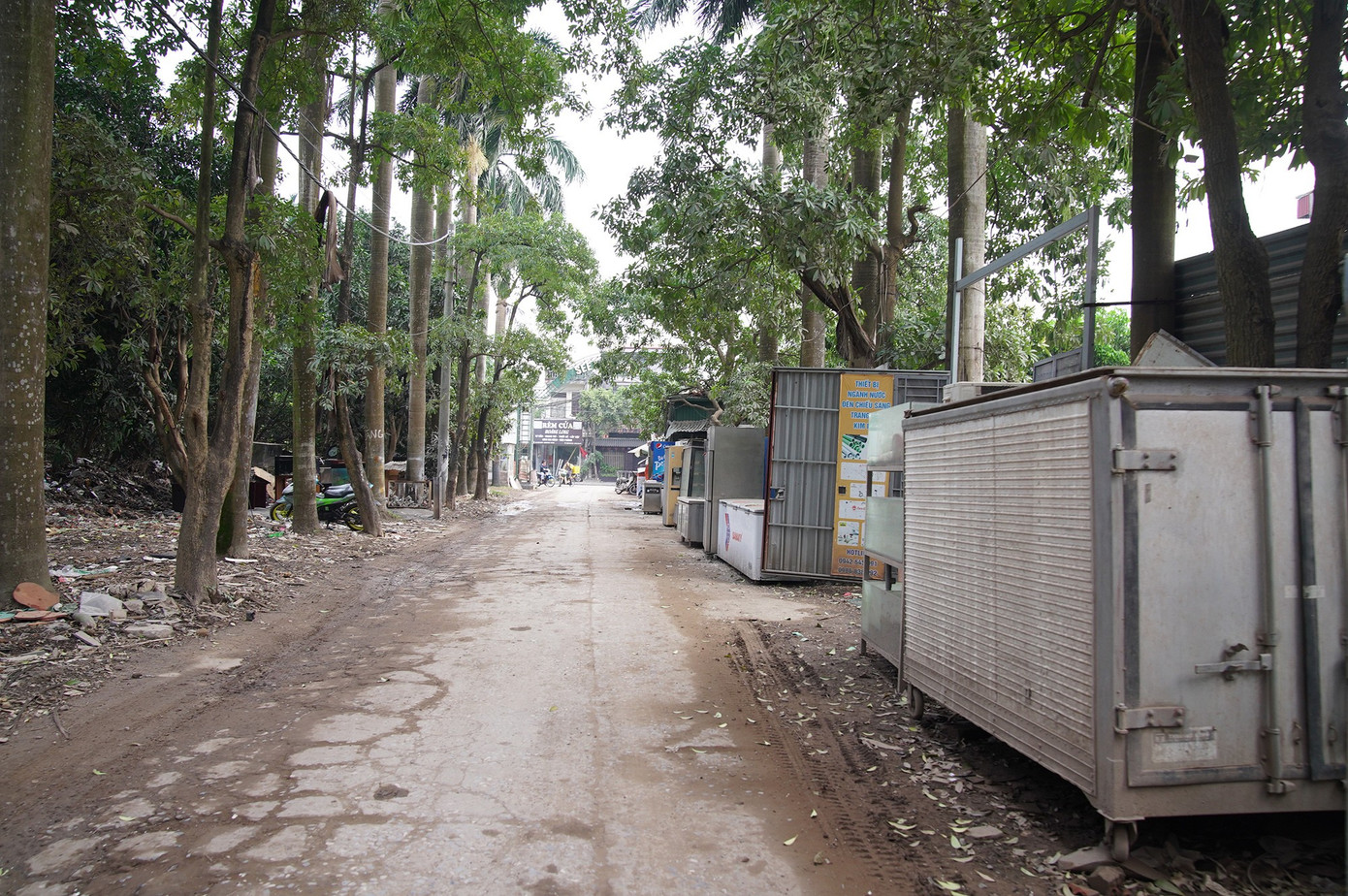 Khu sinh thái 15ha giữa Hà Nội bị bỏ hoang, hóa thành bãi rác, sân pickleball - Ảnh 2