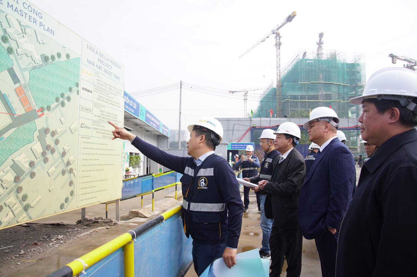 Lãnh đạo Hà Nội chúc Tết, kiểm tra tiến độ dự án cầu Tứ Liên, Nhà hát Opera - Ảnh 2