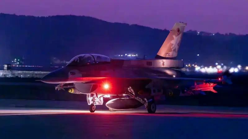 Thành phần cực lớn lực lượng hỗn hợp Mỹ - Israel tấn công Iran đã được tiết lộ - Ảnh 1