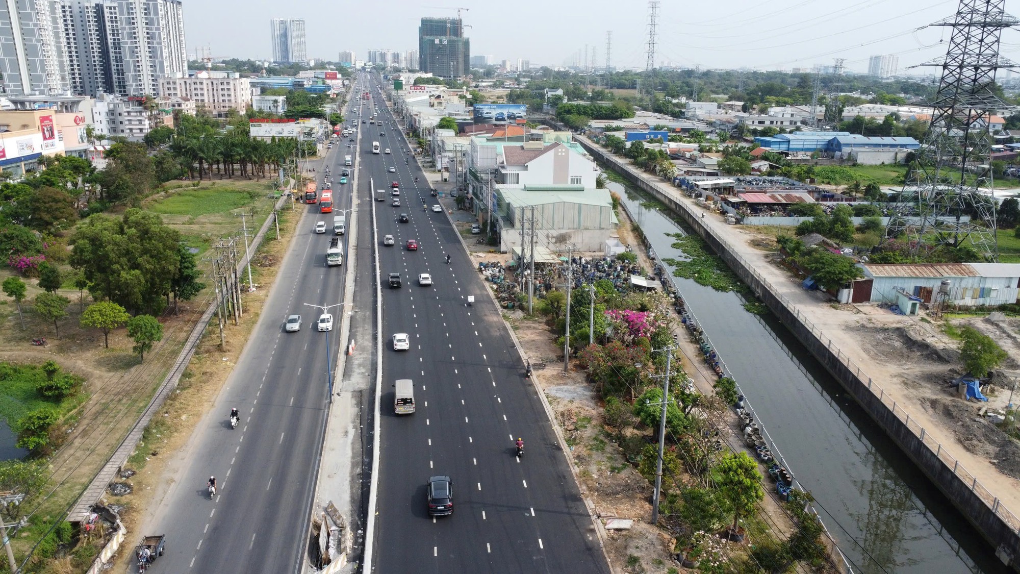 Hình hài Quốc lộ 13 đoạn qua khu vực Bình Dương sau nhiều năm thi công - Ảnh 4