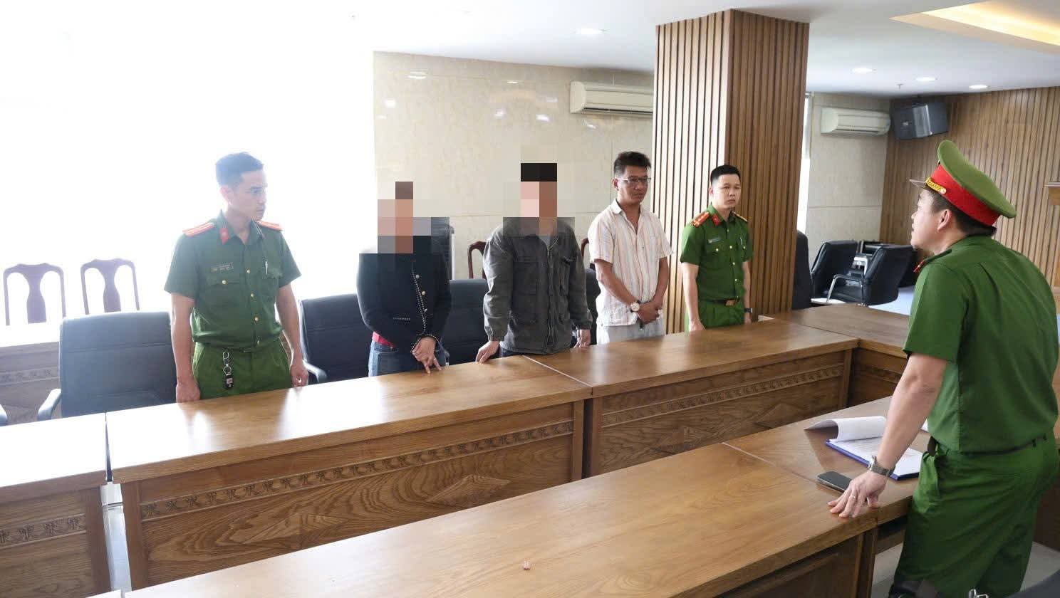 Triệt phá đường dây sản xuất sơn JOTUN giả lớn nhất Đà Nẵng, thu giữ hơn 5 tấn hàng - Ảnh 1