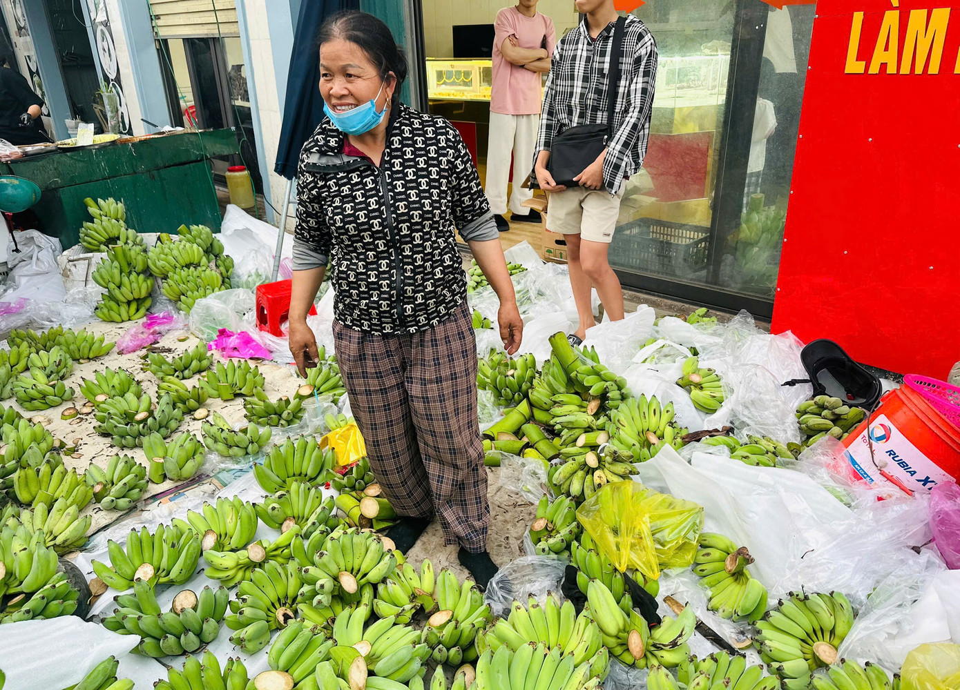 'Cháy hàng' chuối xanh lộc tài 700.000/nải - Ảnh 2