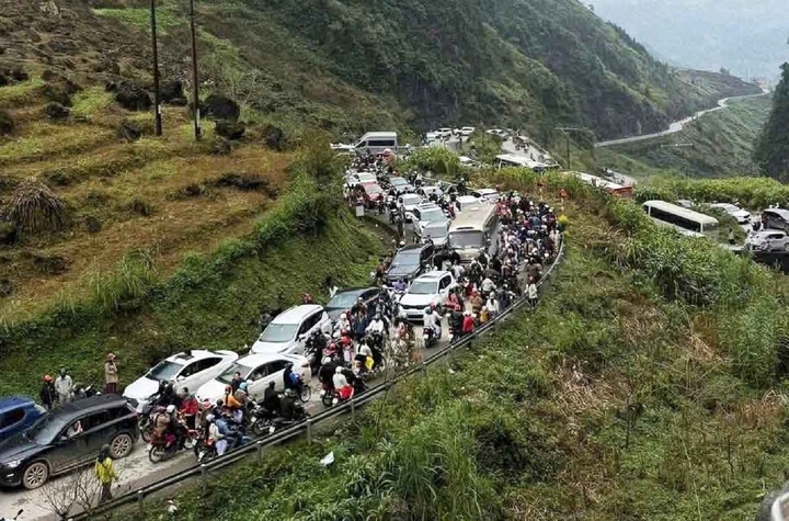 Du lịch đầu xuân Bính Ngọ 2026: Hàng loạt điểm tắc cứng, khách bỏ cuộc ra về - Ảnh 2