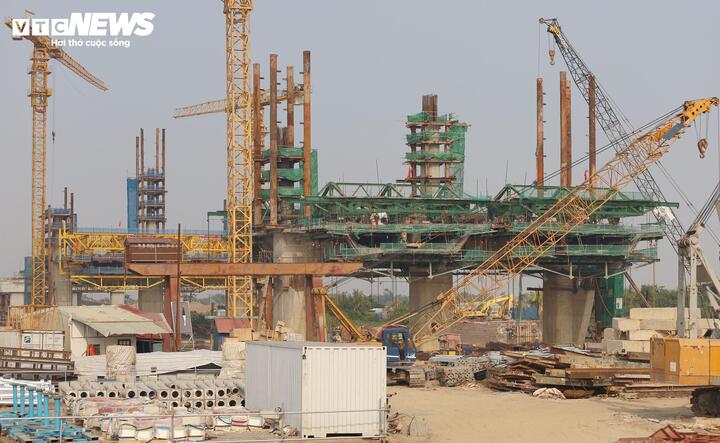 Hình hài cầu vượt sông Lạch Tray hơn 2.000 tỷ đồng sau 13 tháng thi công - Ảnh 10