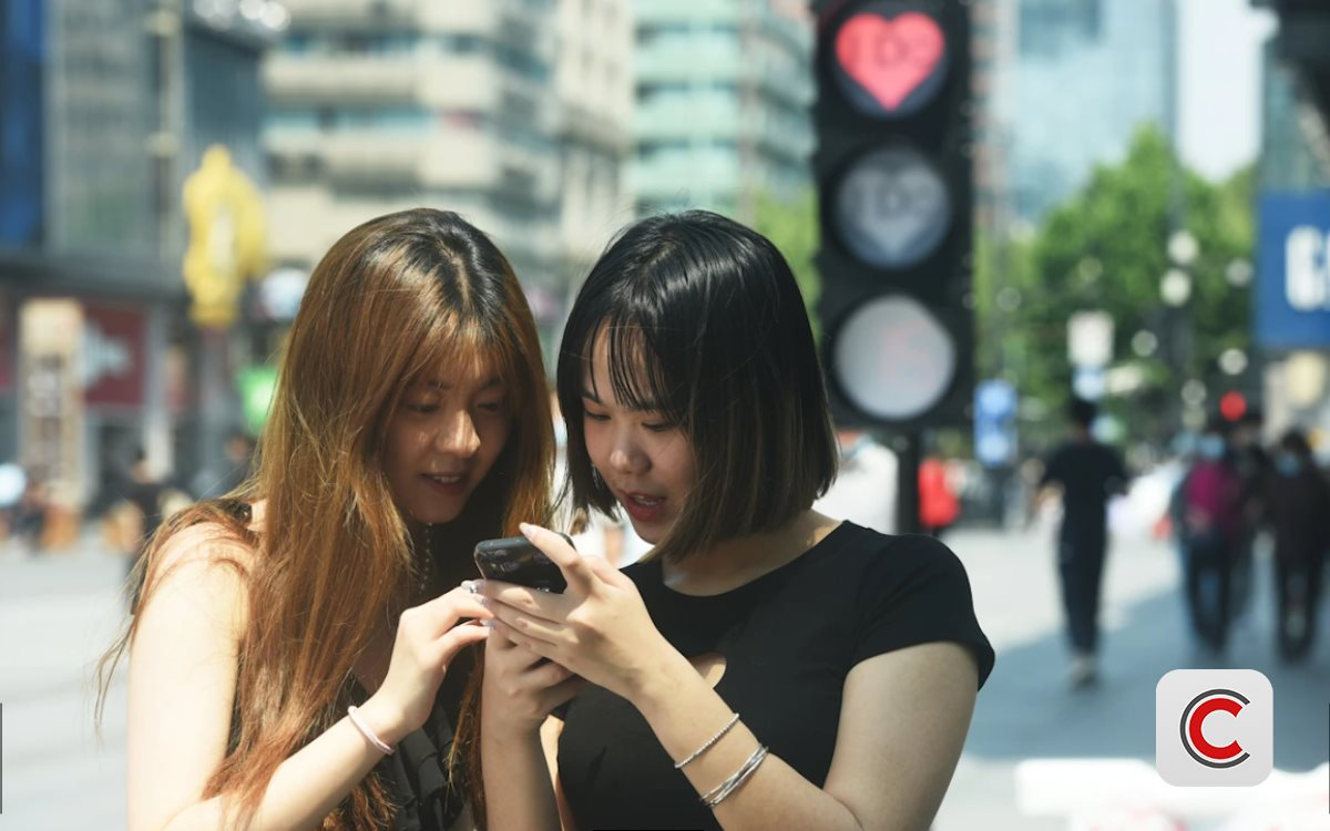 Bỏ rơi đàn ông thực để yêu AI, hàng triệu phụ nữ Trung Quốc đang làm giàu cho Startup được định giá 600 triệu USD - Ảnh 1