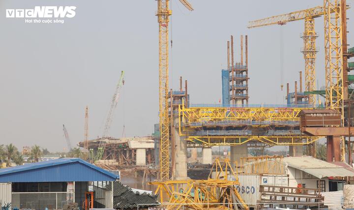 Hình hài cầu vượt sông Lạch Tray hơn 2.000 tỷ đồng sau 13 tháng thi công - Ảnh 11