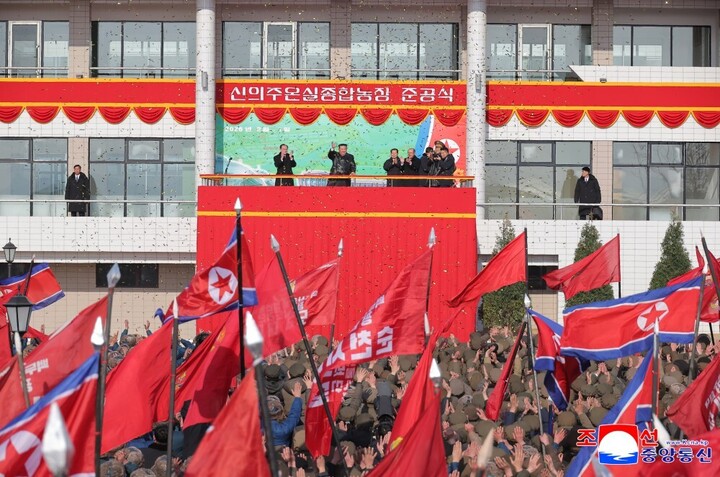 Ảnh hiếm trang trại nhà kính lớn nhất Triều Tiên - Ảnh 1