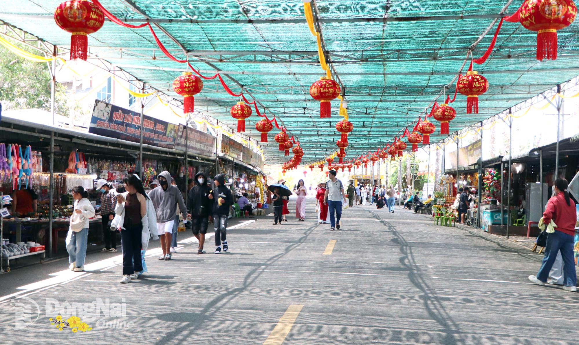 Biển người chen chân tại "Đệ nhị thiên sơn" Đông Nam Bộ - Ảnh 2